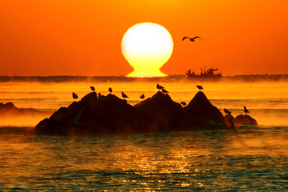 문무대왕릉의 일출