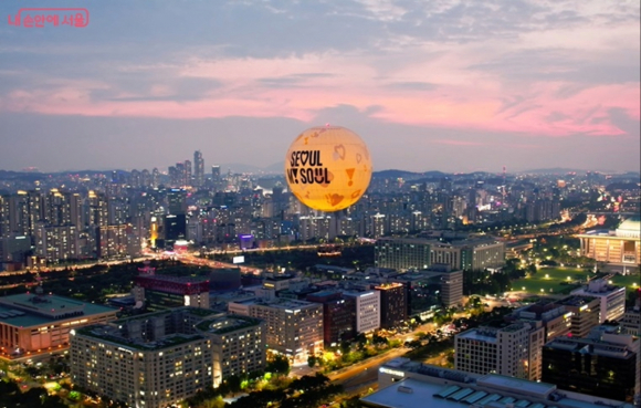 서울 하늘에 뜬 ‘서울의 달’…여의도 명소로 떠오르다 [사진 제공 서울시. 재판매 및 DB 금지]