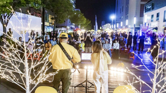 월화시장 버스킹 공연 [사진 제공 강릉시. 재판매 및 DB 금지]