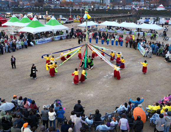 청송사과축제[청송사과 꽃줄엮기 전국대회] [사진 제공 청송군. 재판매 및 DB 금지]