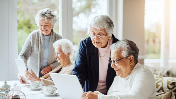우리는 초 령사회에 진입  [사진 제공 스톡 이미지. 재판매 및 DB 금지]