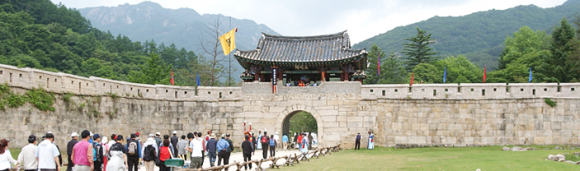 제1관문 주흘관(主屹關) [사진 제공 문경시. 재판매 및 DB 금지]