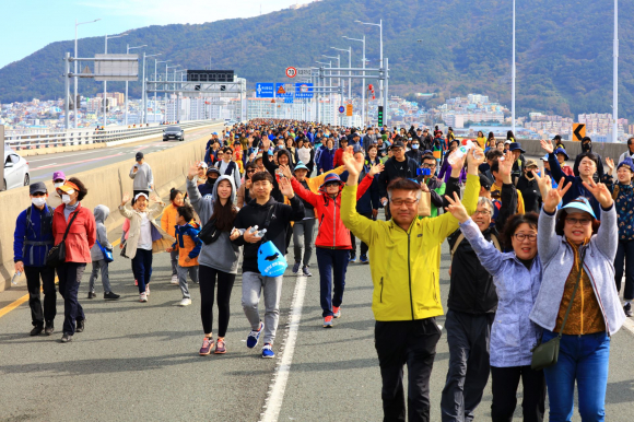 남항대교 걷기대회 [사진 제공 부산광역시. 재판매 및 DB 금지]