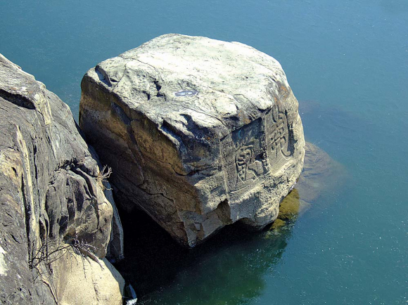 의암은 임진왜란 때 논개가 왜장을 끌어안고 순국한 바위 [사진 제공 진주시. 재판매 및 DB 금지]