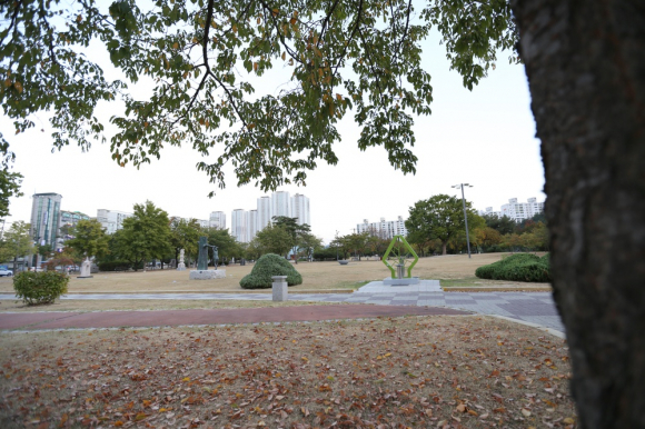 공지천 주변에 조성된 조각품을 설치한 공원 [사진 제공 춘천시. 재판매 및 DB 금지]
