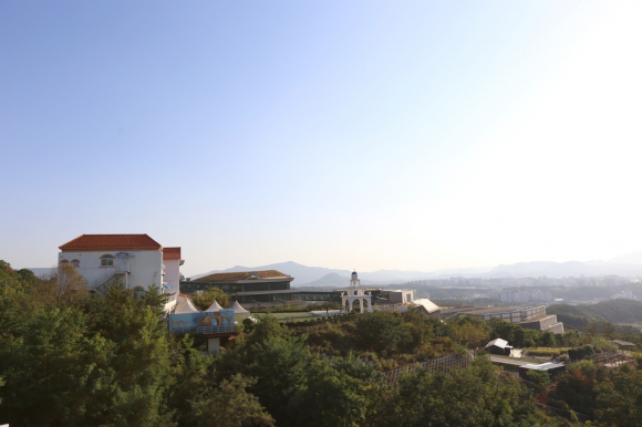 강원특별자치도 춘천시 구봉산 정상에 위치한 카페거리 [사진 제공 춘천시. 재판매 및 DB 금지]