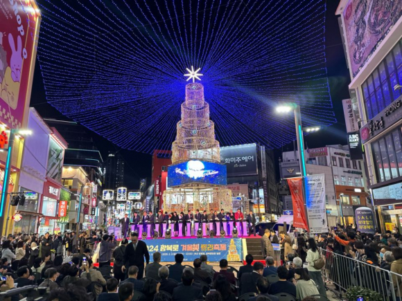 점등식은 12월 5일 오후 5시 30분 광복로 시티스폿 메인트리 앞에서 열린다. [사진 제공 부산 중구청. 재판매 및 DB 금지]