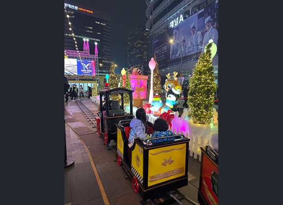 ‘황금빛 미니 기차’ [사진 제공 경향신문. 재판매 및 DB 금지]