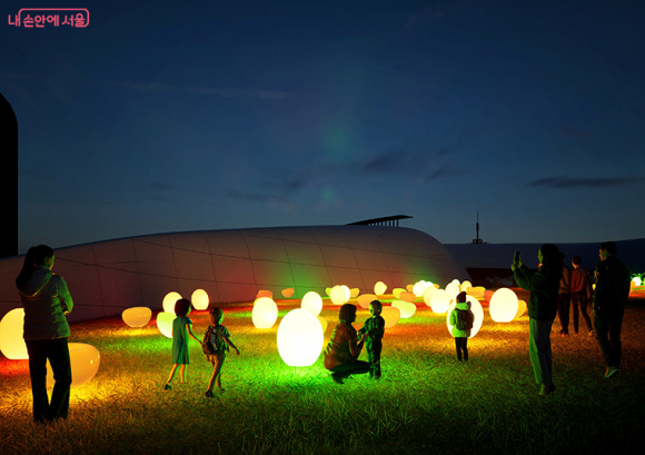 DDP 곳곳에 ‘힙(HIP)산타’가 선물 보따리들을 두고 간 콘셉트로 포토존이 조성된다. [사진 제공 서울특별시. 재판매 및 DB 금지]