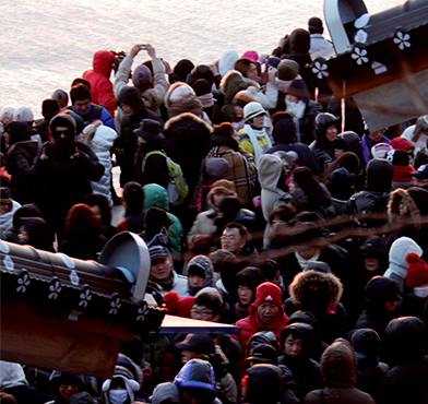 해가 완전히 떠오르면, 박수 소리 대신 잔잔한 미소가 번진다. [사진 제공 향일암. 재판매 및 DB 금지]