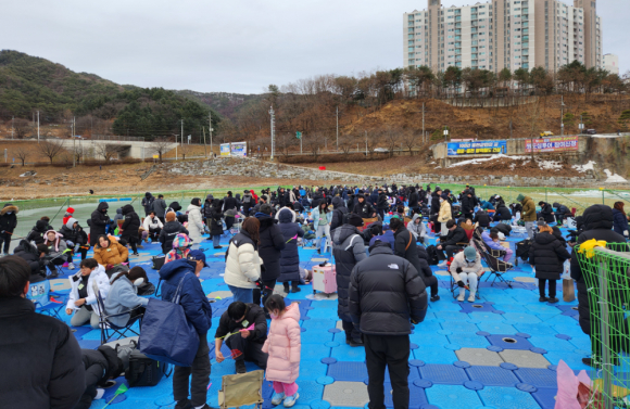 부교낚시 [사진 제공 홍천문화재단. 재판매 및 DB 금지]