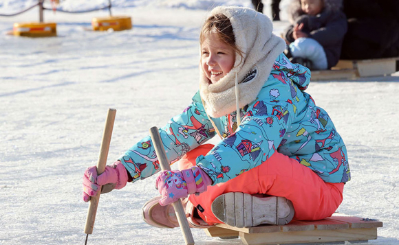 전통썰매를 즐기는 외국인 어린이 [사진 제공 축제위원회. 재판매 및 DB 금지]