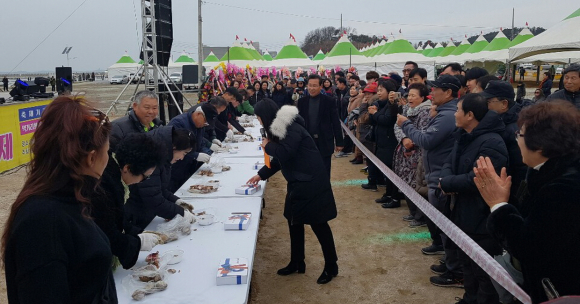 홍성남당항 새조개축제 이벤트 [사진 제공 홍성남당항축제추진위원회. 재판매 및 DB 금지]