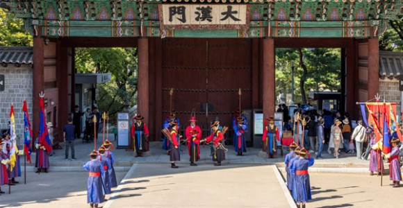 중엄에는 부신합부의식과 위장패 인계인식 [사진 제공 서울특별시. 재판매 및 DB 금지]