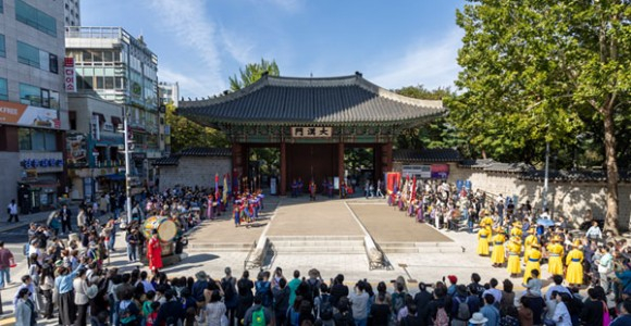 삼엄(교대) 엄고수의 타고 2회와 함께 양군이 근무를 교대함 [사진 제공 서울특별시. 재판매 및 DB 금지]