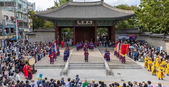 예필(행사종료) 교대의식이 끝났음을 알리는 절차 [사진 제공 서울특별시. 재판매 및 DB 금지]