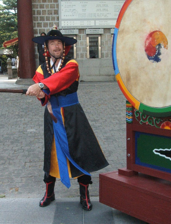 개식타고 체험: 시민들이 직접 엄고수가 되어 개식타고를 진행합니다. [사진 제공 서울특별시. 재판매 및 DB 금지]