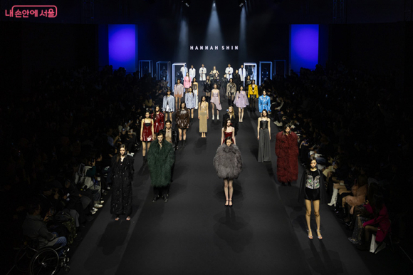 DDP 아트홀 1관 런웨이에서 15개 브랜드가 26 FW 컬렉션을 선보인다 [사진 제공 서울시. 재판매 및 DB 금지]