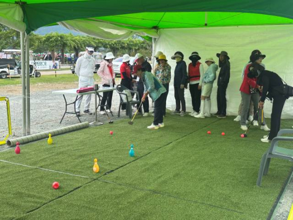 파크골프 체험존에는 퍼팅과 스크린 파크골프를 체험 [사진 제공 양산시. 재판매 및 DB 금지]