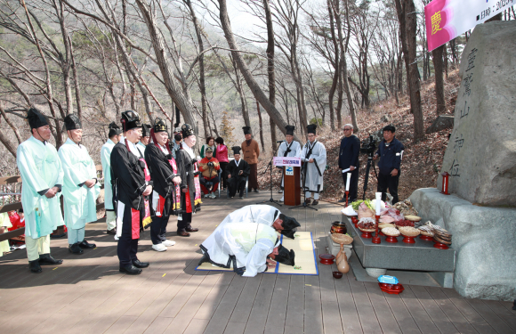 축제의 시작을 알리는 산신제는 영취산의 정신적 지주 [사진 제공 여수시. 재판매 및 DB 금지]