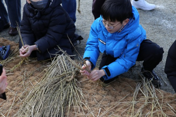 새끼꼬기 놀이 [사진 제공 광주광역시. 재판매 및 DB 금지]