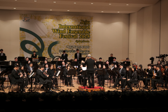 공연은 제주문예회관 대극장을 비롯해 함덕고등학교 백파뮤직홀과 동려평생학교 강당 등에서도 이어집니다 [사진 제공 제주특별자치도. 재판매 및 DB 금지]